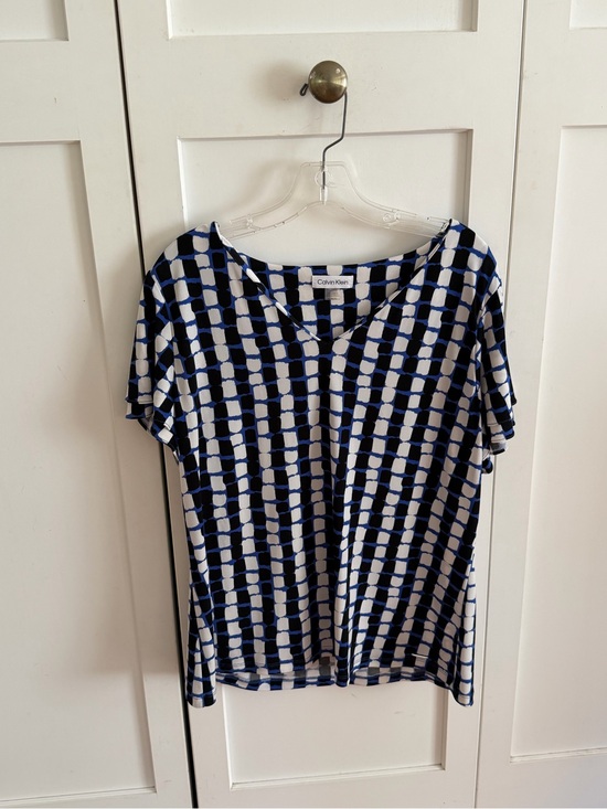 Calvin Klein Tops - Calvin Klein Navy and White Geometric Short Sleeve Tee
